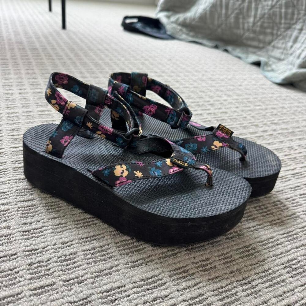 Teva black floral platform sandals - Picture 2 of 7